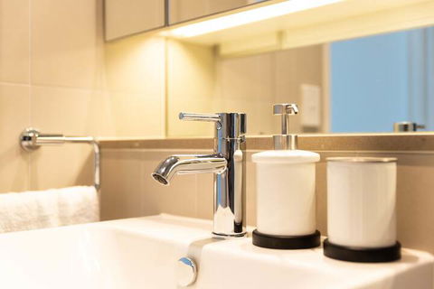 Melbourne Private Apartments Docklands - Wagga Wagga Accommodation 6
