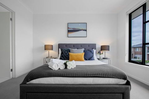 108spacious Point Cook Estate4br2btdoublegarage - Accommodation Australia 4