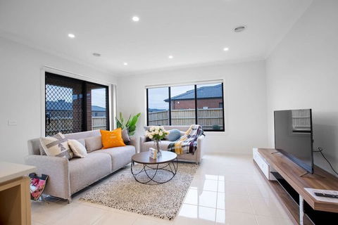 108spacious Point Cook Estate4br2btdoublegarage - Accommodation Australia 7