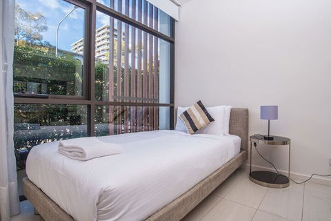 Spacious And Cozy Zetland Apartment - Northern Rivers Accommodation 6