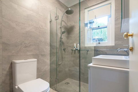 Luxurious Heritage Home With Harbour Bridge Views - Accommodation Yamba 3