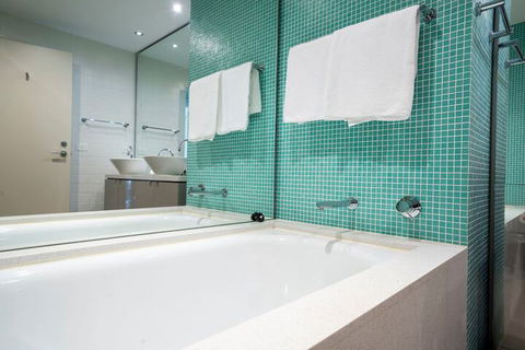 Premium 2 Bedroom Apartment - Gold Coast 4U 6