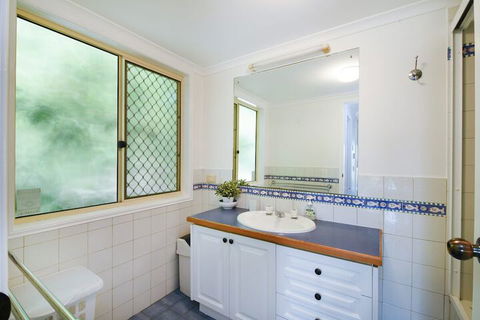 Blue Haven - 7 Egret Street - Accommodation Newcastle 3