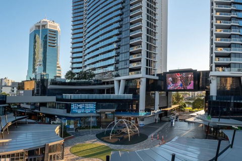 Circle On Cavill Luxury 2 Bedroom Ocean Views - Accommodation Newcastle 3