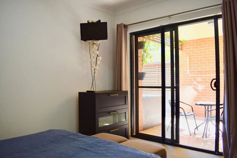 Quiet 1 Bedroom Flat In Concord - Accommodation VIC 6