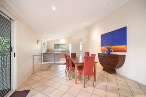 Beach Affair - 10 Callitris Crescent - Accommodation Newcastle 0