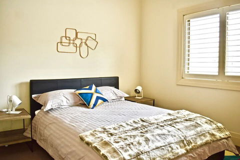 Bright & Breezy Bondi Beach Pad - Accommodation Find 6