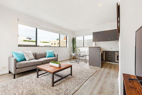 Spacious & Sunny 1 Bdrm In Surry Hills - FOV - Accommodation Yamba 6
