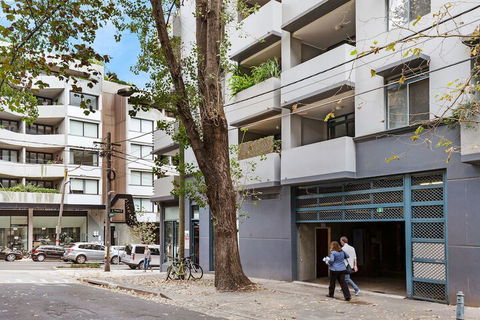 Spacious & Sunny 1 Bdrm In Surry Hills - FOV - Accommodation Yamba 1