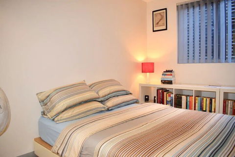 Tranquil 1 Bedroom Apartment With Sunny Courtyard - Accommodation VIC 5