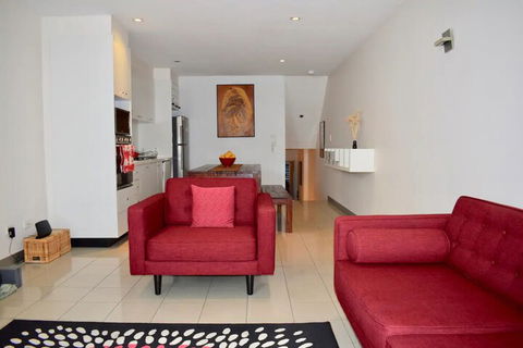 Tranquil 1 Bedroom Apartment With Sunny Courtyard - Accommodation VIC 3
