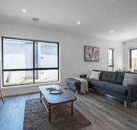 Comfy And Warm Home In Point Cook - Accommodation Fremantle