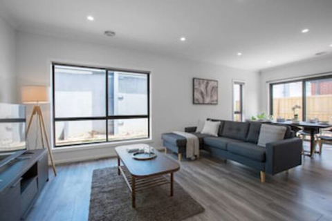 Comfy And Warm Home In Point Cook - Accommodation Fremantle 0