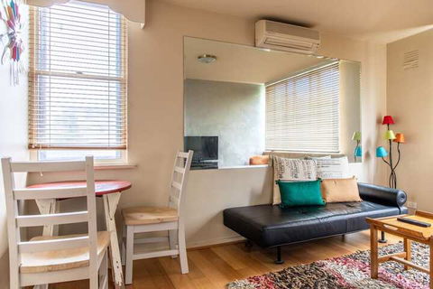 Charming 1 Bedroom Apartment In Vibrant South Yarra - Accommodation Newcastle 1