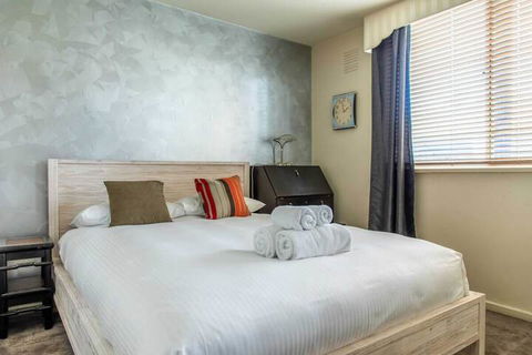 Charming 1 Bedroom Apartment In Vibrant South Yarra - Accommodation Newcastle 2