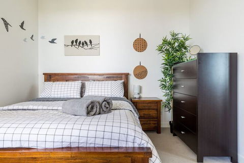 Modern 1 Bedroom In Tranquil Parklands - Accommodation Find 2