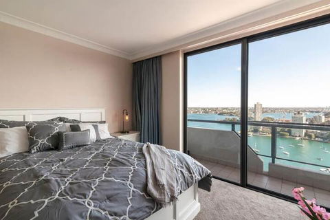 Milsons Point Apartment With Harbour Bridge Views - Accommodation Newcastle 5
