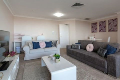 Milsons Point Apartment With Harbour Bridge Views - Accommodation Newcastle 0