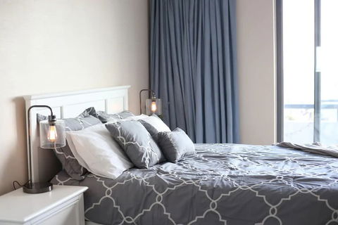 Milsons Point Apartment With Harbour Bridge Views - Accommodation Newcastle 6