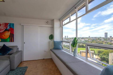 Bright 1 Bedroom Studio With Amazing City Views - Cruises Travel 2