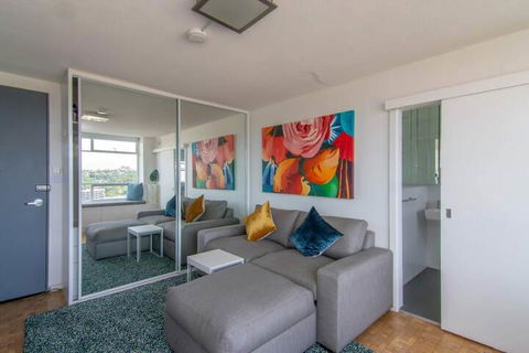 Bright 1 Bedroom Studio With Amazing City Views - Cruises Travel 1