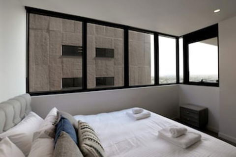 Fantastic 2BD Apt In Melbournes Southbank! - Hobart Tourism 0