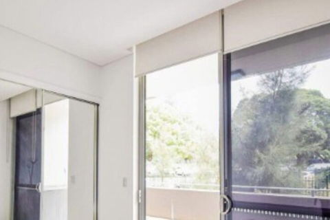 Sun-drenched 3 Bedroom Apartment In Turrella - YWait Travel 6