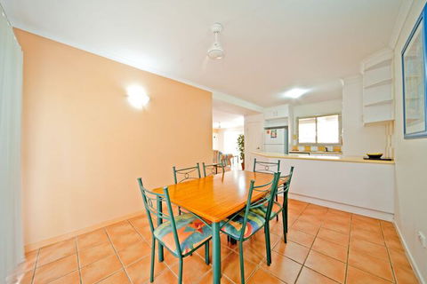 At Beach Court Holiday Villas - Wagga Wagga Accommodation 6