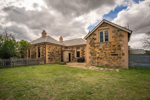 Post Office Residence - Wagga Wagga Accommodation 5