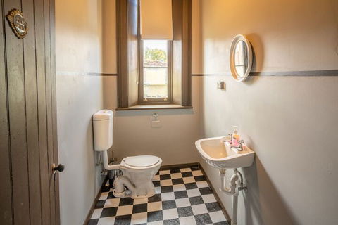 Post Office Residence - Wagga Wagga Accommodation 7