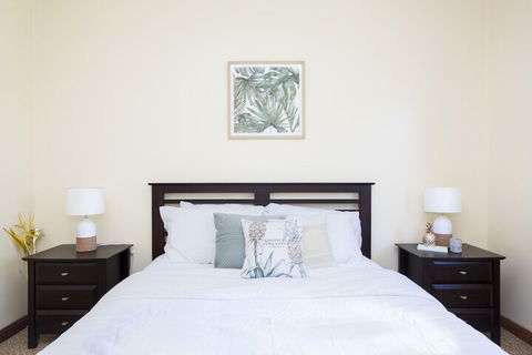 South Coast Getaway House Sleeping 8 Guests - Stayed 6