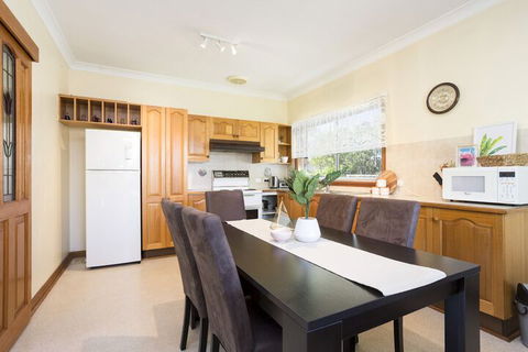 South Coast Getaway House Sleeping 8 Guests - Stayed 2