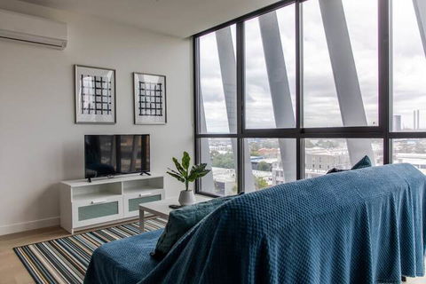 Modern 1BD Apt With Amazing Views - Cruises Travel 3