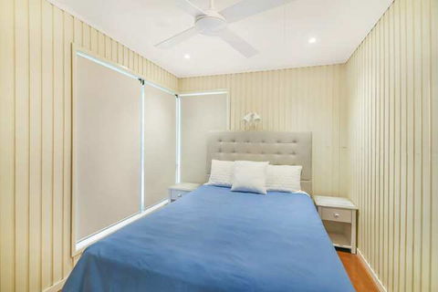 Summer Place - 24 Shearwater Street - Accommodation Newcastle 7