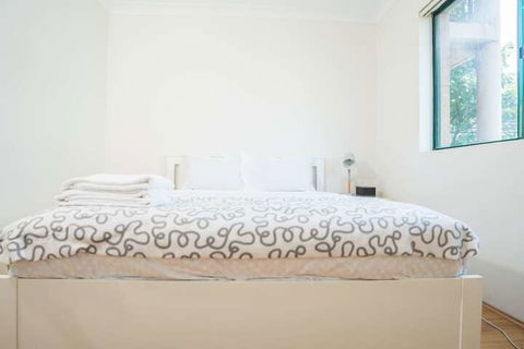 Spacious & Cozy Apartment In Heart Of Redfern - Accommodation VIC 3