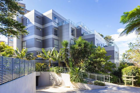 2 Bdrm North Sydney With Harbour Views - Accommodation Newcastle 1