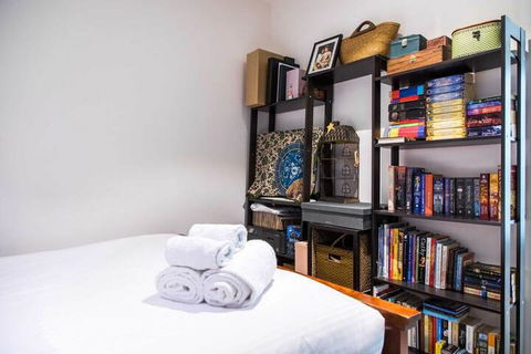 Eclectic 1 Bedroom South Yarra Hideaway - Accommodation Australia 3