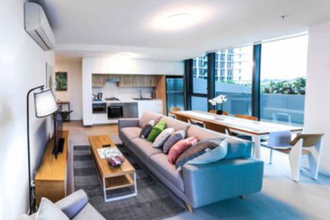 Incredible Riverside Apartment In Brisbane - Holiday Melbourne 0