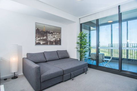Minimalism Modern Apartment With Water View - Accommodation Batemans Bay 6