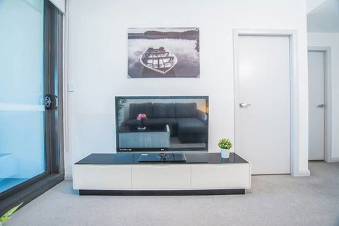 Minimalism Modern Apartment With Water View - Accommodation Batemans Bay 3
