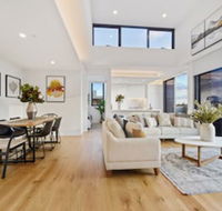 HomeHotel Luxurious Immaculate 3 Bed Apt - Accommodation Newcastle