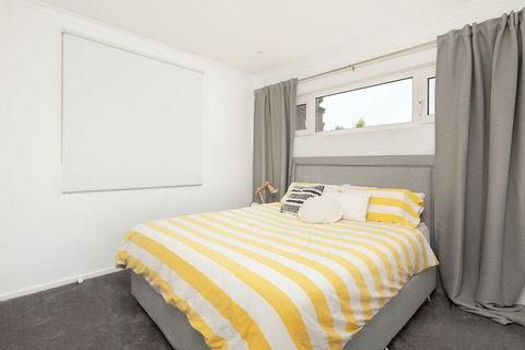 Large Family Home Bondi - Holiday Melbourne 4