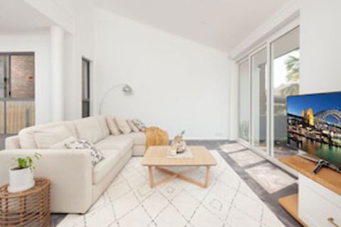Large Family Home Bondi - Holiday Melbourne 0