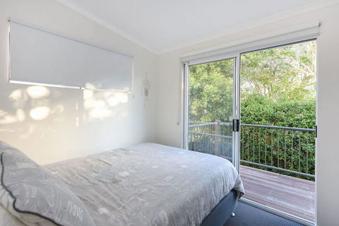 Seamistral - 1/21 Oriole Avenue - Accommodation Newcastle 7