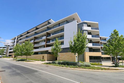 Large Modern 2 Bedroom Apartment Near Lake Claremont - Casino Accommodation 6