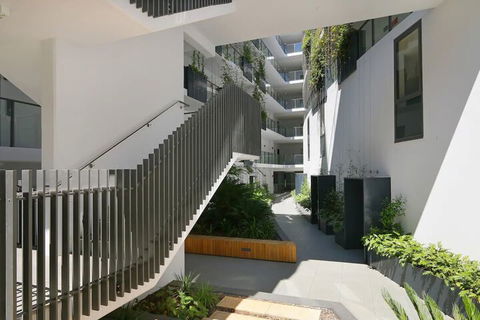 Large Modern 2 Bedroom Apartment Near Lake Claremont - Casino Accommodation 7