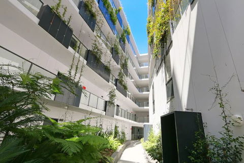 Large Modern 2 Bedroom Apartment Near Lake Claremont - Casino Accommodation 5