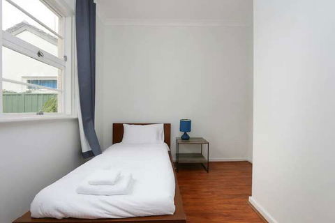 Spacious 5 Bed Home Close To Cottesloe Beach - Wagga Wagga Accommodation 5