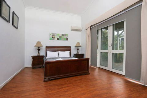 Spacious 5 Bed Home Close To Cottesloe Beach - Wagga Wagga Accommodation 6