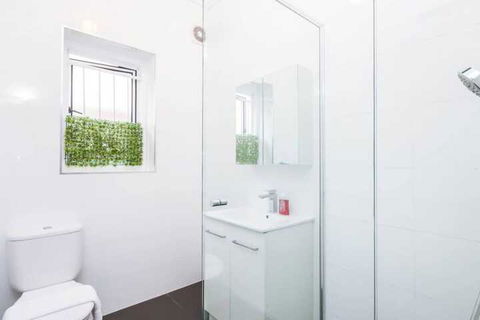 Quiet 1 Bedroom Apartment 5 Minutes From CBD - Tweed Heads Accommodation 6